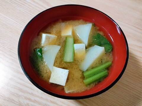 じゃがいもと豆腐と小松菜の味噌汁